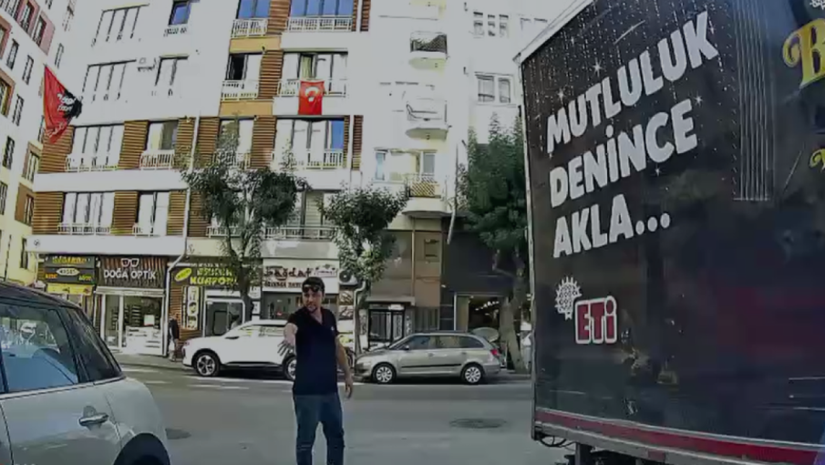 Küçük Çocuğun Yanında Yol Tartışması: O Anları Kayda Aldı